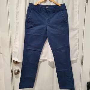 GapKhakis straight stretch blue khakis 31/32